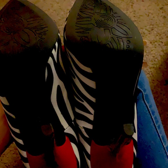 Heels - Picture 1 of 2